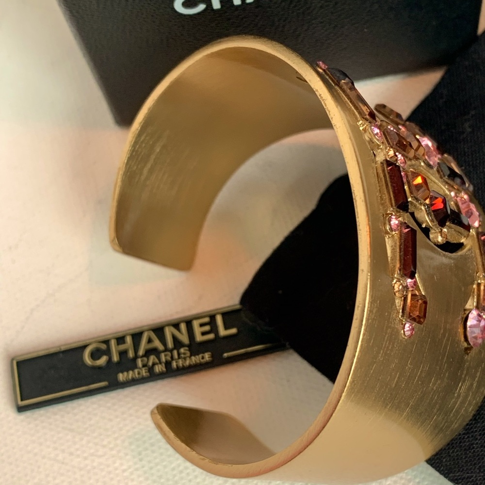 🦄 CHANEL Rare Pink Purple Jewel Stones Emerald Cut Gem Gold Bracelet Cuff CC💕 - Picture 8 of 16